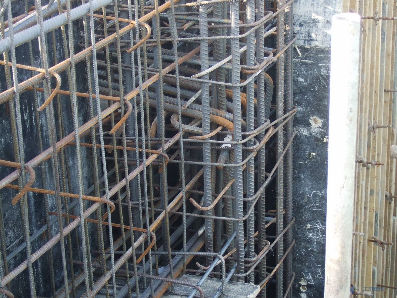 框架結構加固設計費用，框架結構加固設計費用解析與影響因素探究 行業(yè)新聞 第3張