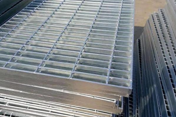 厚鋼板長途運(yùn)輸注意事項，厚鋼板長途運(yùn)輸，關(guān)鍵環(huán)節(jié)與注意事項詳解