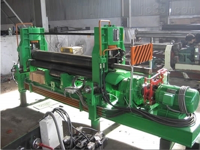 卷板機(jī)操作安全注意事項(xiàng)