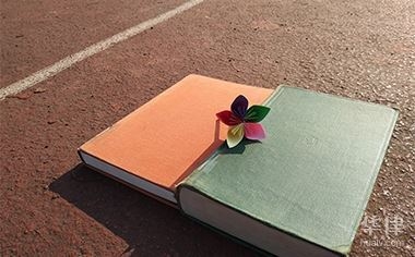 民用住宅改商業(yè)用房，幾種不同風(fēng)格的標(biāo)題供你參考，，直白型，民用住宅轉(zhuǎn)型商業(yè)用房，現(xiàn)狀與趨勢(shì)，疑問(wèn)型，民用住宅能否順利改作商業(yè)用房？，熱點(diǎn)聚焦型，聚焦，民用住宅向商業(yè)用房的轉(zhuǎn)變浪潮 行業(yè)新聞 第4張