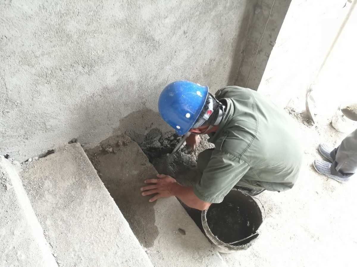 加固施工中如何確保鄰近結構安全，幾種不同風格的標題供你參考，你可以根據(jù)具體需求進行選擇，，專業(yè)嚴謹風，加固施工，保障鄰近結構安全的關鍵策略，疑問引導風，加固施工時，怎樣牢牢守住鄰近結構的安全防線？，強調(diào)重點風，聚焦加固施工，筑牢鄰近結構安全屏障