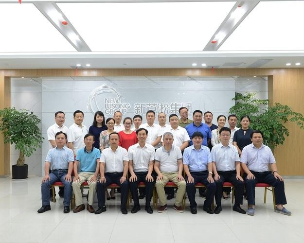 蘆淞鋼結(jié)構(gòu)公司領(lǐng)導(dǎo)班子成員簡歷(蘆淞鋼結(jié)構(gòu)公司的領(lǐng)導(dǎo)班子成員簡歷)