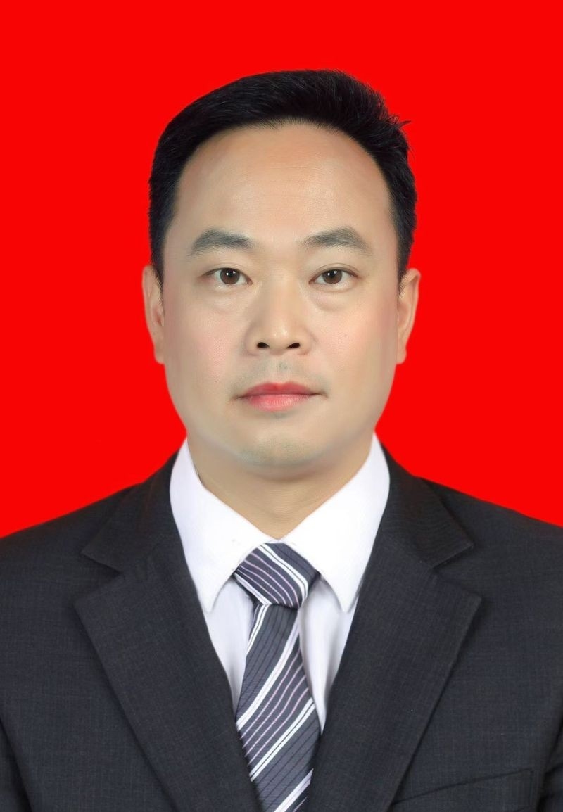 鎮(zhèn)遠(yuǎn)鋼結(jié)構(gòu)公司董事長簡歷